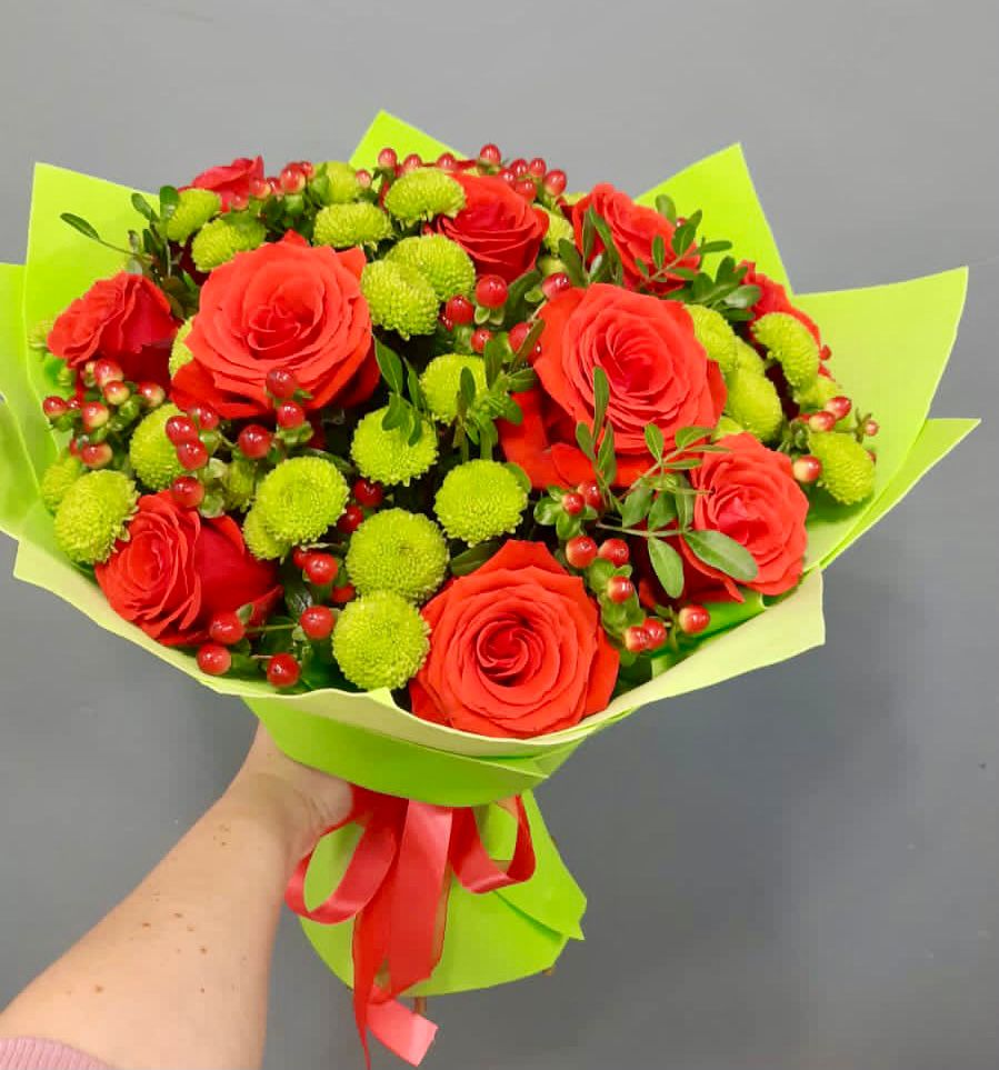 Букет цветов из: Хризантемы и Розы в Кировский