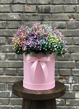 Цветочная композиция из Гипсофила и Розы в шляпной коробке в Кировский