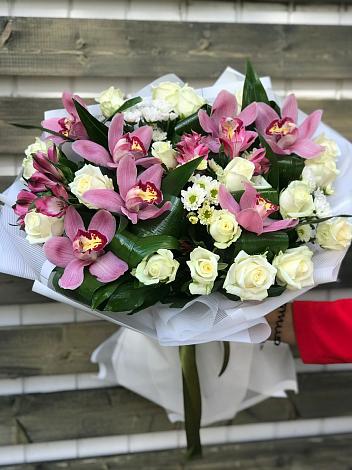 Букет цветов из: Розы и Хризантемы в Кировский