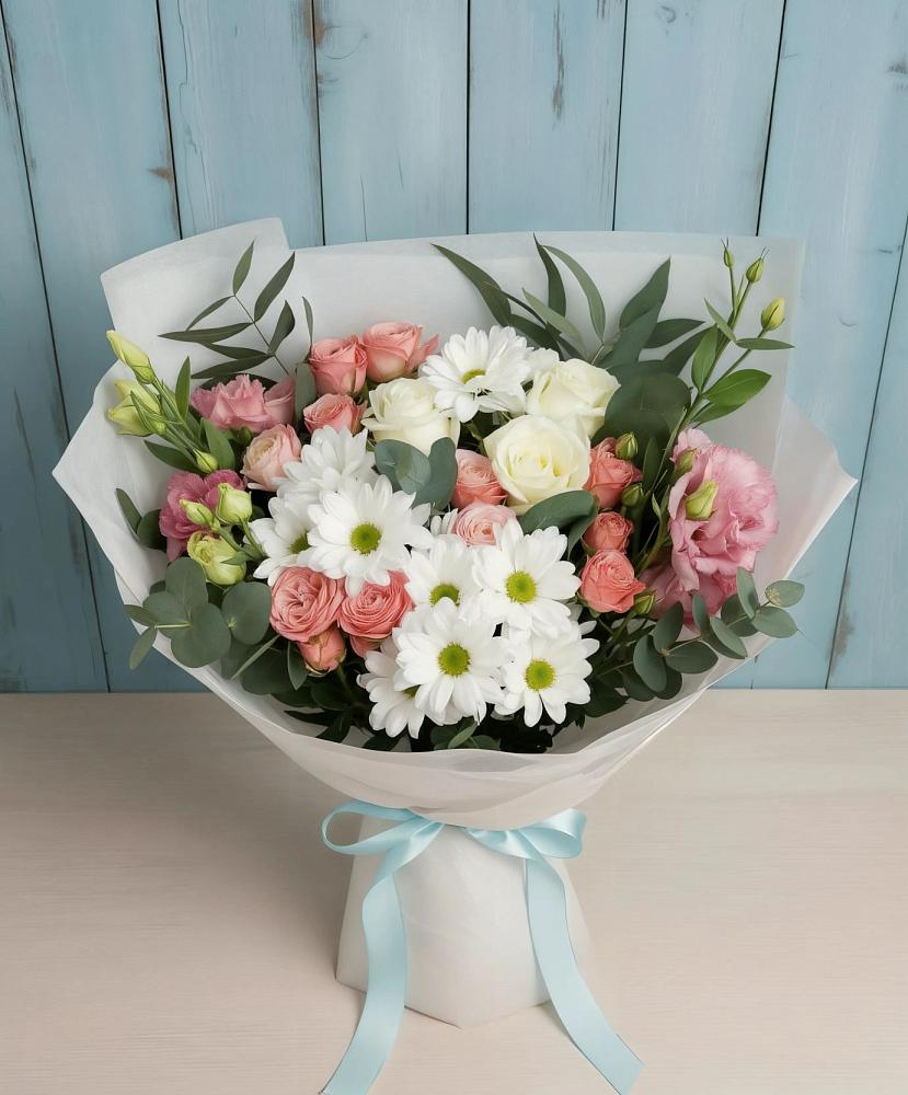 Букет цветов из: Розы, Лизиантусы и Хризантемы в Кировский