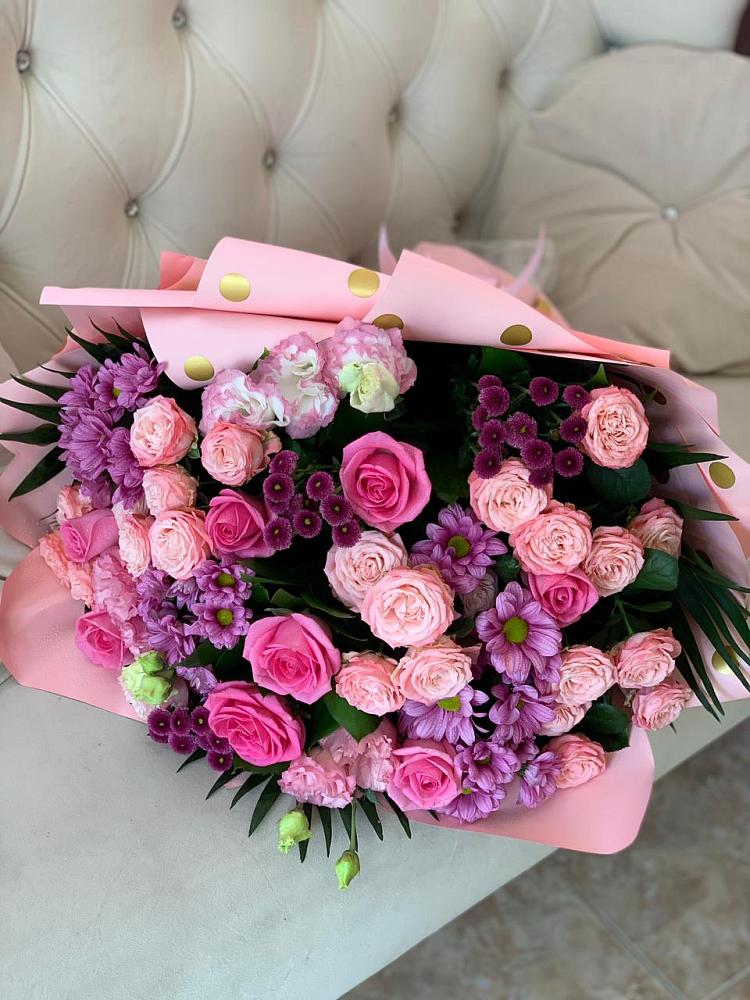 Букет цветов из: Хризантемы, Розы и Лизиантусы в Кировский