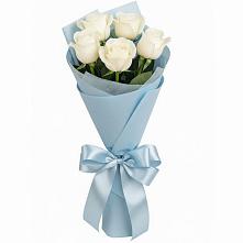 Букет 5 Белых роз Проуд в Кировский
