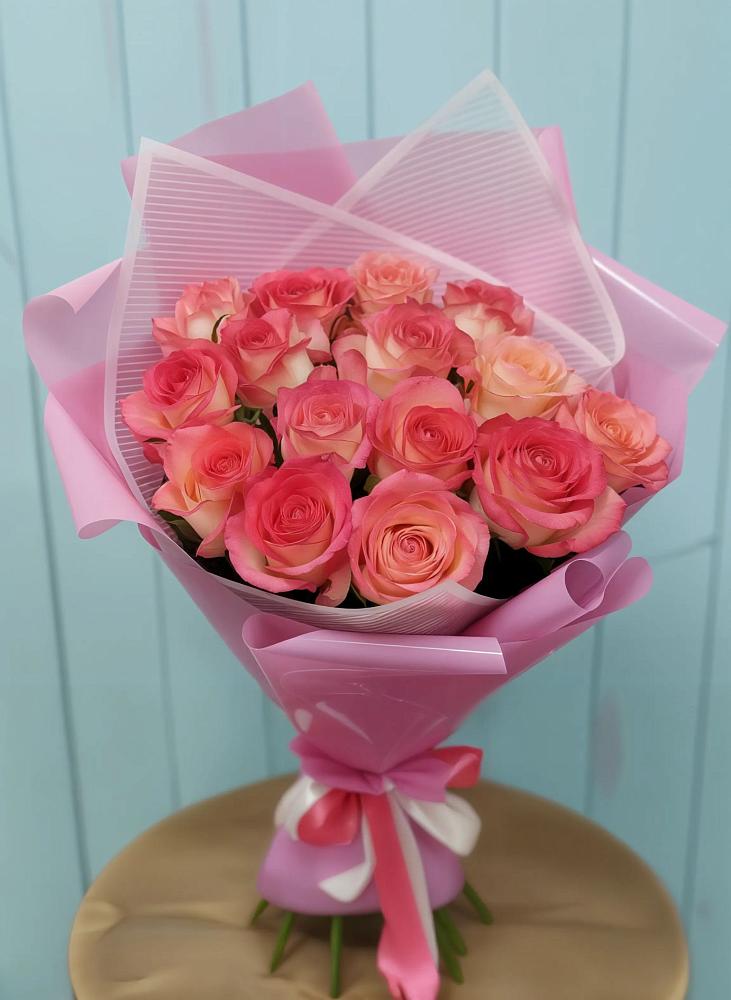 Букет 15 Розовых роз Равель в Кировский