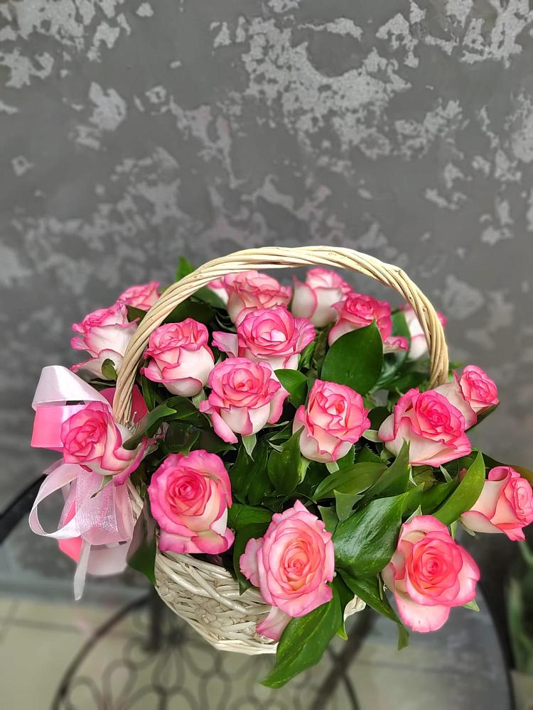 Цветочная композиция из Розы в корзине в Кировский