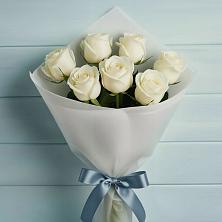 Букет 7 Белых роз Эдлесс Лав в Кировский