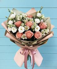 Букет цветов из:  Розы, Альстромерии и Лизиантусы #REPLACE_PRED# Кировский