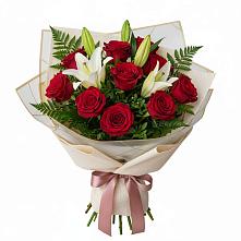 Букет цветов из:  Лилии и Розы в Кировский