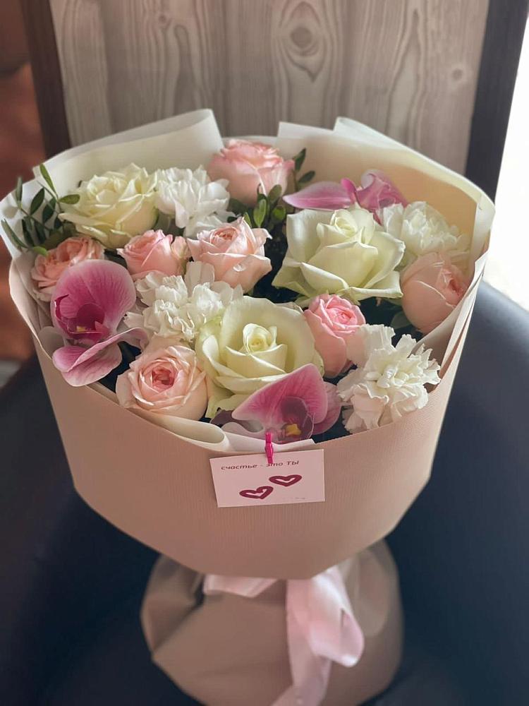 Букет цветов из: Орхидеи, Розы и Гвоздики в Кировский