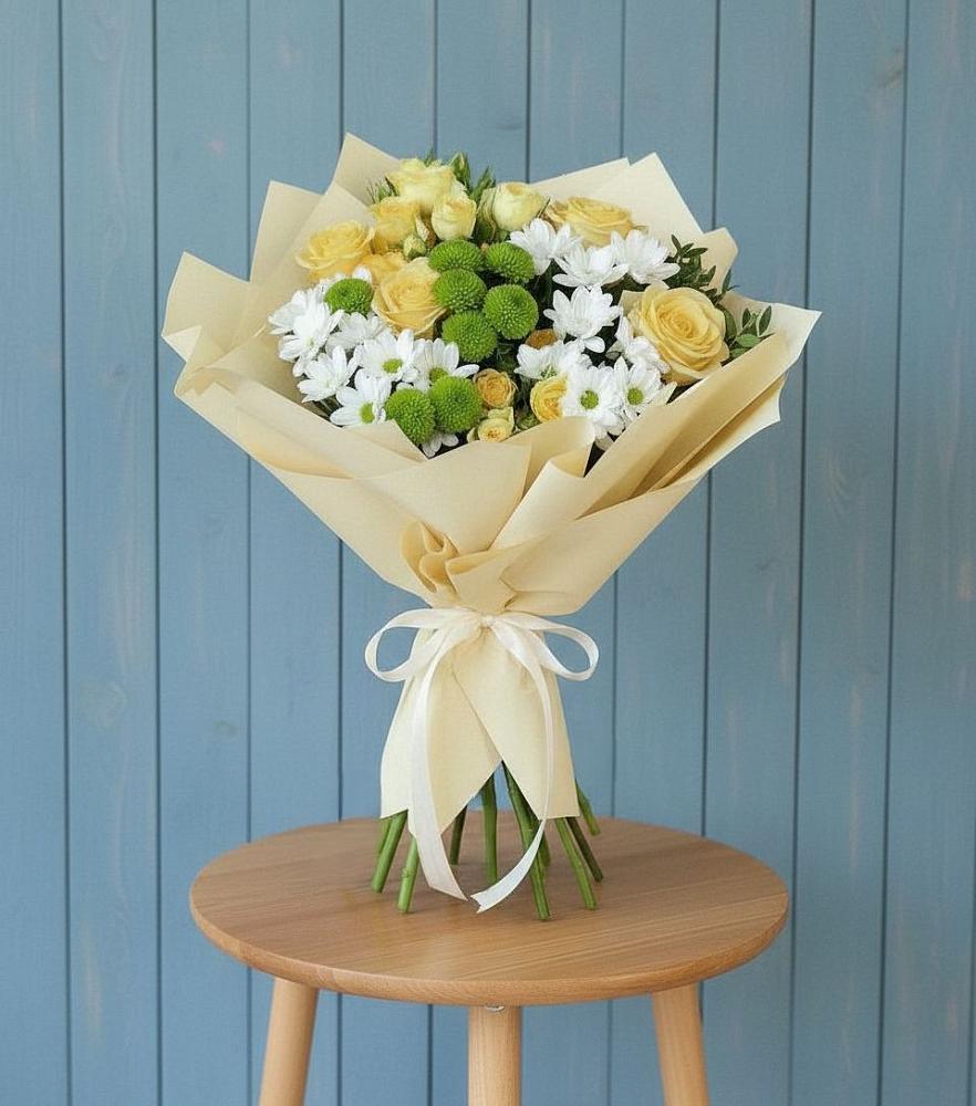 Букет цветов из: Хризантемы и Розы в Кировский