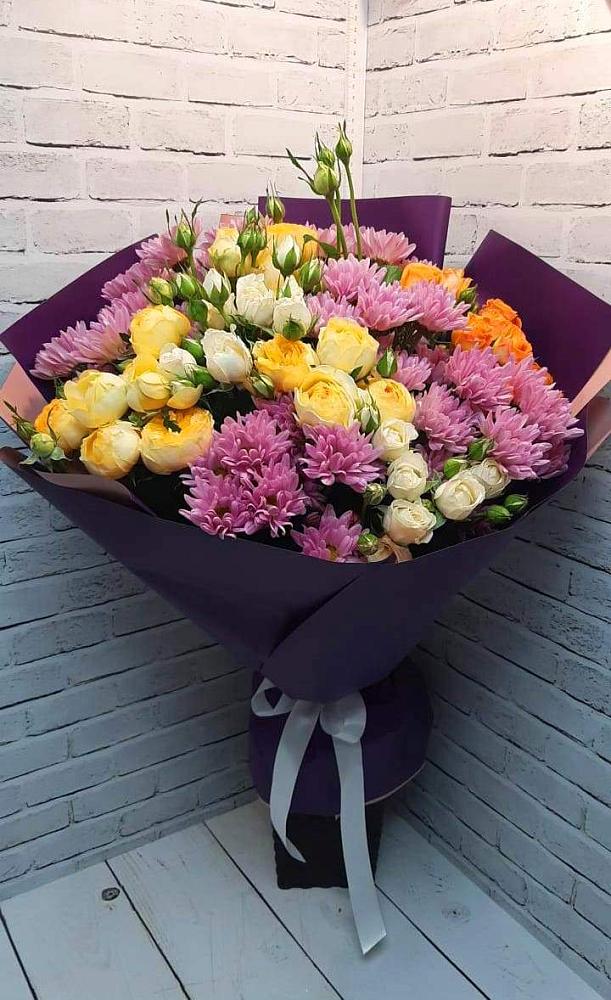Букет цветов из: Хризантемы и Розы в Кировский