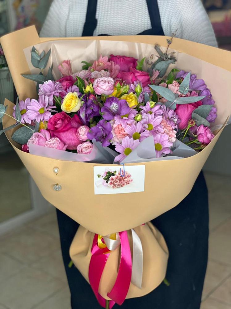 Букет цветов из: Хризантемы, Гвоздики и Альстромерии в Кировский