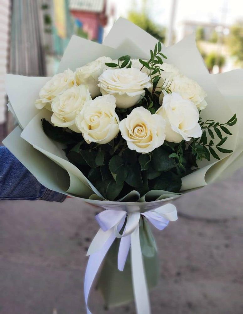 Букет Белые розы Проуд в Кировский