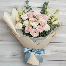 Букет цветов из:  Лизиантусы в Кировский