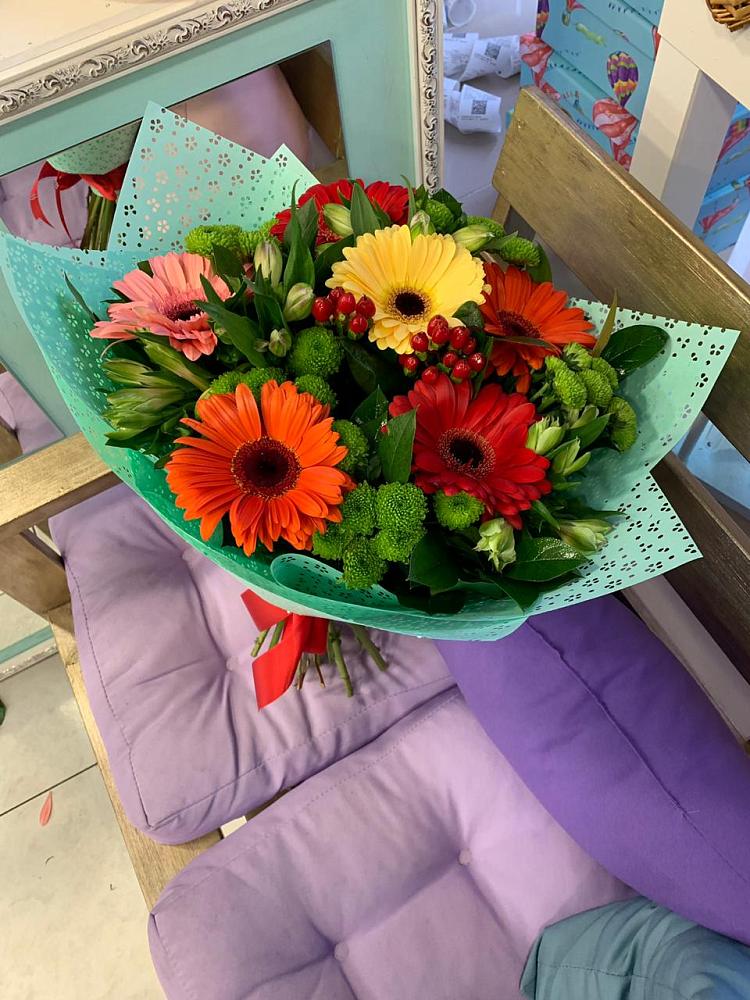 Букет цветов из: Герберы, Хризантемы и Альстромерии в Кировский