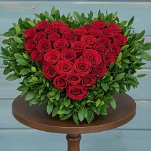 Цветочная композиция из Розы в виде сердца в Кировский