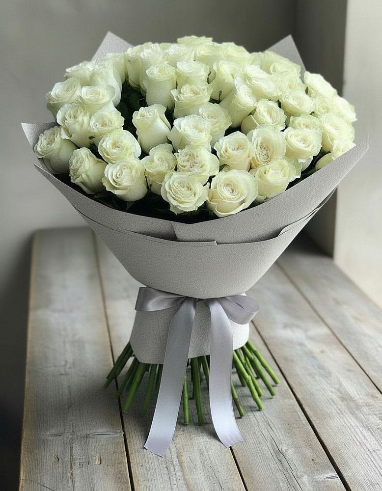 Букет 35 Белых роз в Кировский