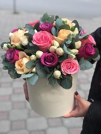 Цветочная композиция из Розы в шляпной коробке в Кировский