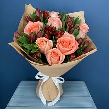 Букет цветов из:  Розы и Альстромерии в Кировский
