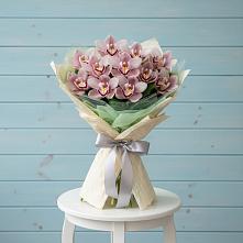 Букет цветов из:  Орхидеи и Розы #REPLACE_PRED# Кировский