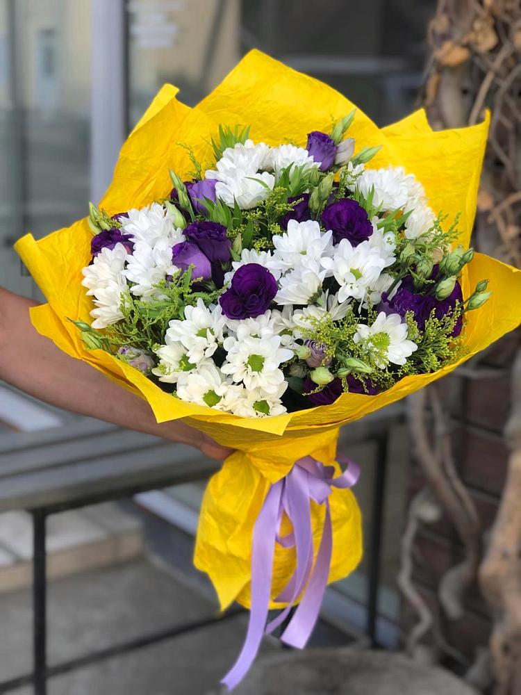 Букет цветов из: Ирисы, Хризантемы и Ромашки в Кировский