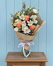 Букет цветов из:  Альстромерии, Лизиантусы, Розы и Хризантемы #REPLACE_PRED# Кировский