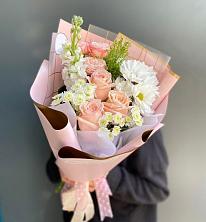 Букет цветов из:  Хризантемы и Розы в Кировский