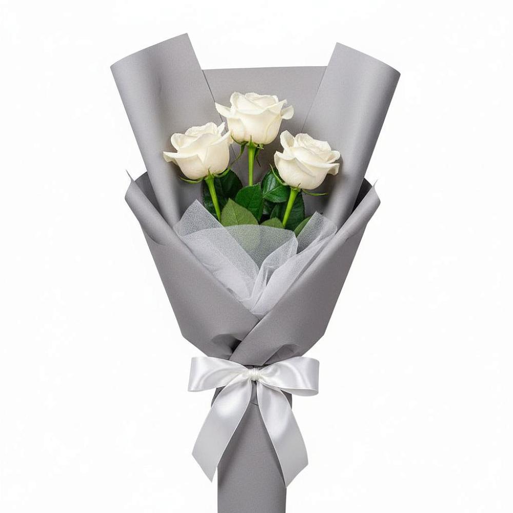 Букет 3 белые розы в Кировский