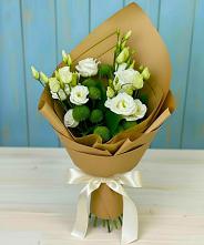 Букет цветов из:  Хризантемы и Лизиантусы в Кировский