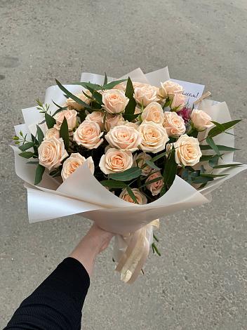 Букет Кремовые розы Латте в Кировский