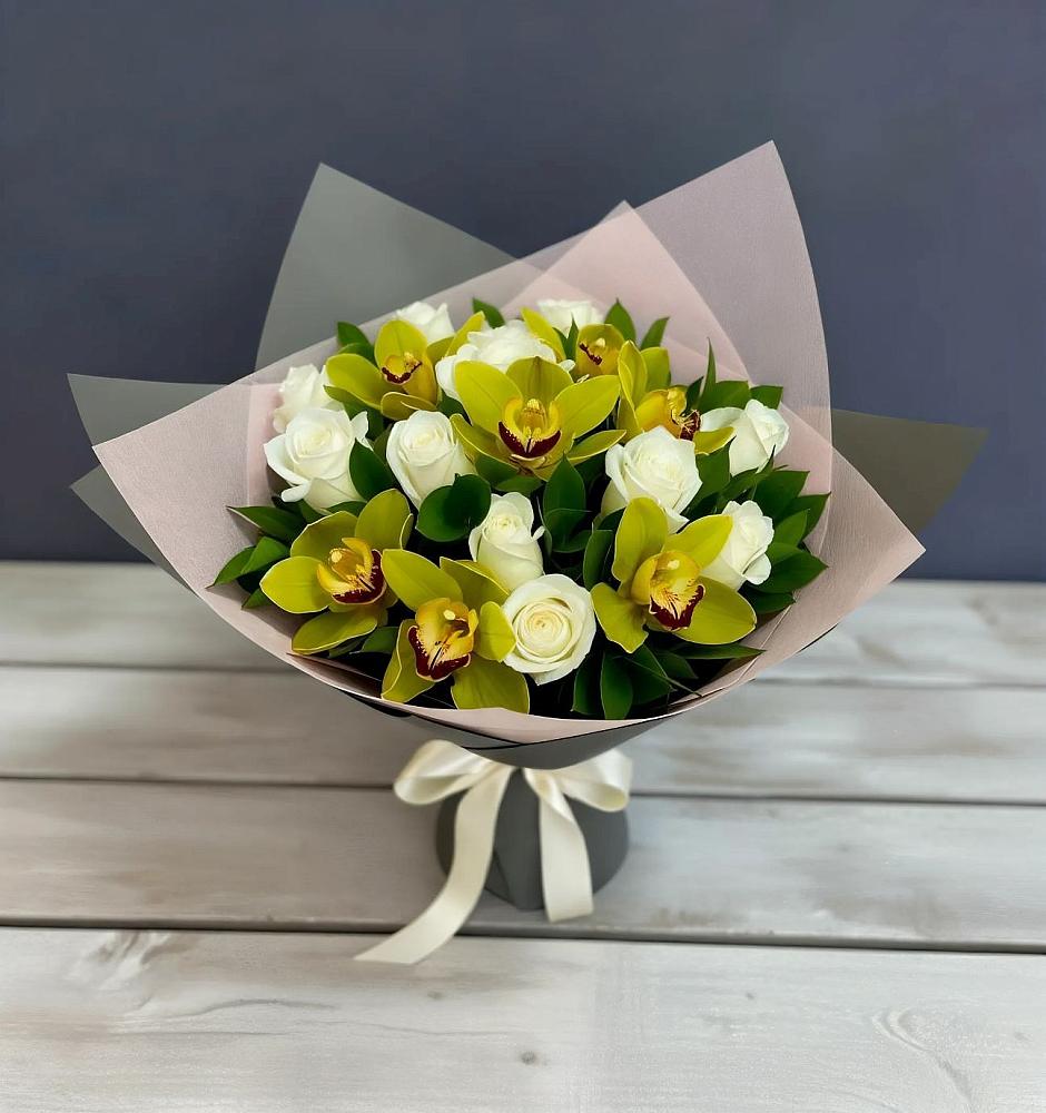 Букет цветов из: Орхидеи и Розы в Кировский