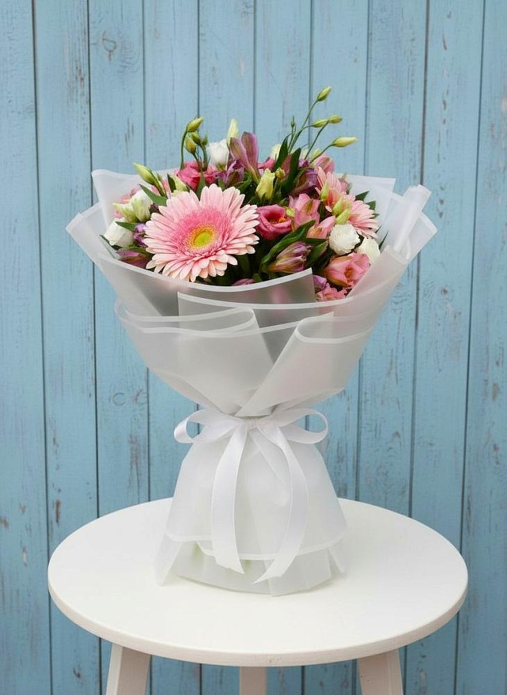 Букет цветов из: Герберы, Альстромерии и Лизиантусы в Кировский