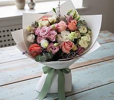 Букет цветов из:  Розы, Лизиантусы и Гвоздики в Кировский