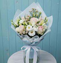 Букет цветов из:  Розы и Лизиантусы в Кировский