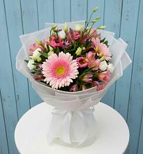 Букет цветов из:  Герберы, Альстромерии и Лизиантусы #REPLACE_PRED# Кировский