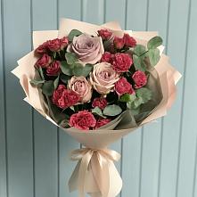 Букет цветов из:  Гвоздики и Розы в Кировский