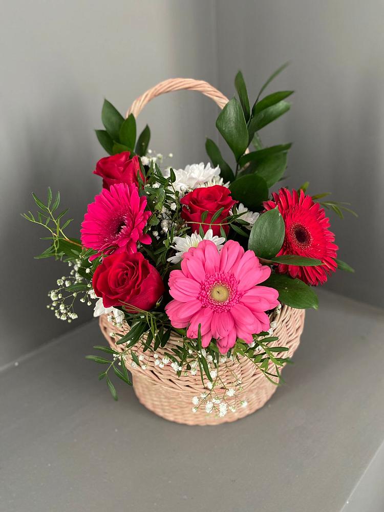 Цветочная композиция из Розы, Хризантемы и Герберы в корзине в Кировский