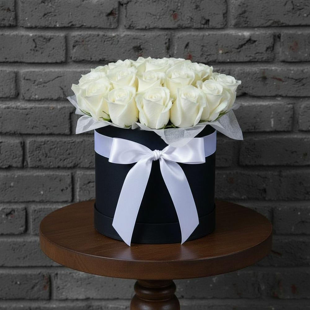 Цветочная композиция из Розы в шляпной коробке в Кировский