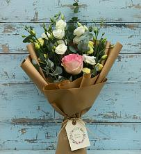 Букет цветов из:  Розы и Лизиантусы в Кировский