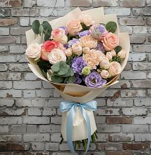 Букет цветов из:  Розы, Лизиантусы и Гвоздики #REPLACE_PRED# Кировский