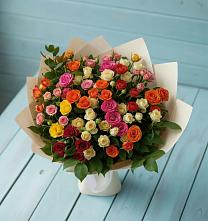 Букет Микс из разноцветных кустовых роз в Кировский