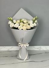 Букет цветов из:  Розы и Лизиантусы в Кировский